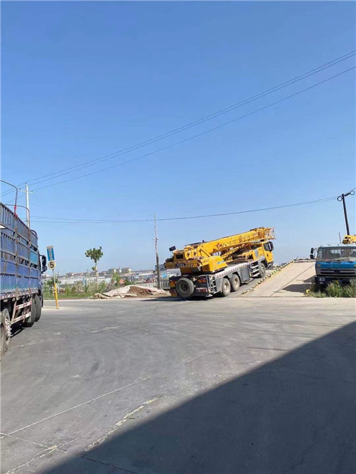 山西25吨吊车的租赁价格大概是多少？