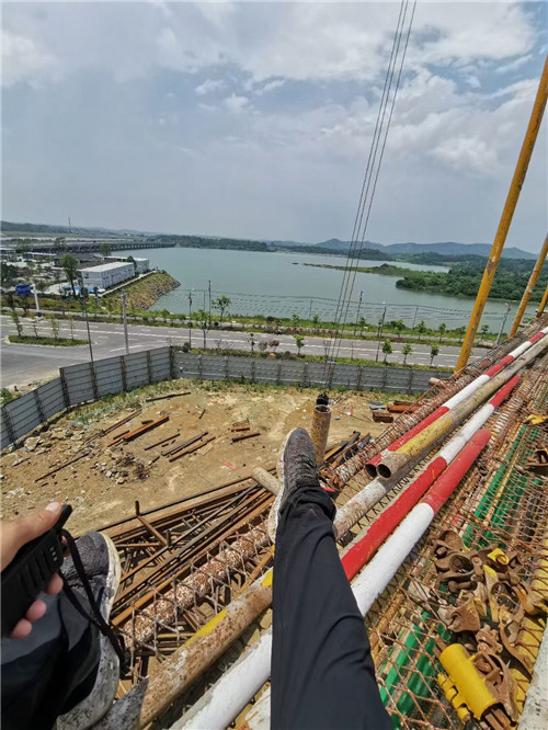 山西作业中发生设备损坏或人员意外，责任怎么划分？